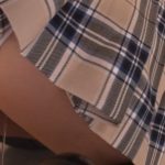 【根尾あかり】黒髪ロングのほんのり褐色娘がパンツを履いたままお漏らし